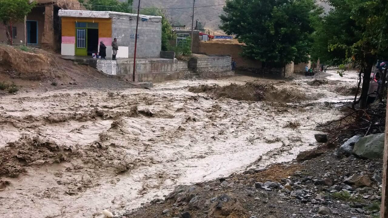 بازگشایی راه های اصلی و فرعی روستایی مسدود شده در سیل استان سیستان و بلوچستان