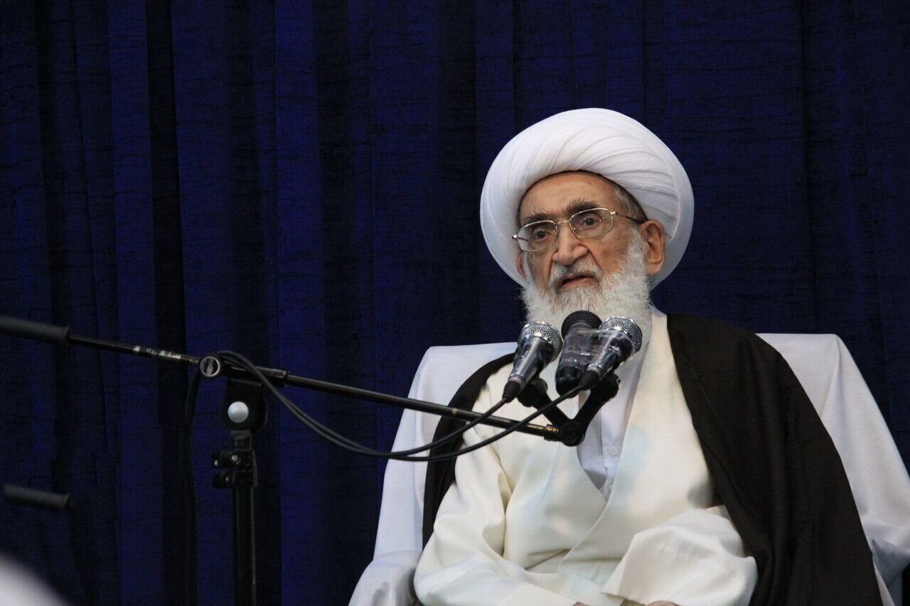 آیت‌الله نوری همدانی: امت اسلامی با محور ولایت فقیه مسیر پرافتخار انقلاب را ادامه دهد